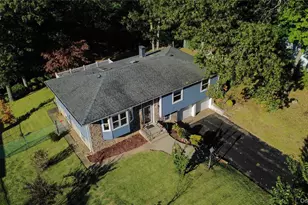 28 Peacock Ln, Commack, NY 11725 - Photo 41