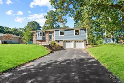 28 Peacock Lane, Commack, NY 11725 - Photo 45