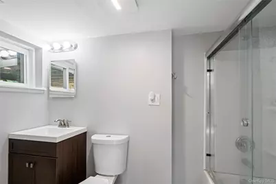 28 Peacock Lane, Commack, NY 11725 - Photo 27