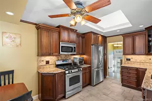 28 Peacock Ln, Commack, NY 11725 - Photo 15