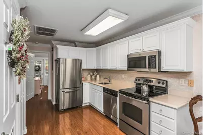 101 Willow Lane, Valley Stream, NY 11580 - Photo 9