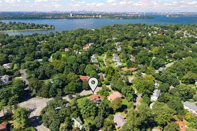 51 Bayview Avenue, Great Neck, NY 11021 - Photo 11