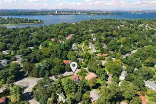 51 Bayview Ave, Great Neck, NY 11021 - Photo 11