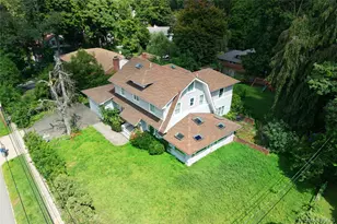 51 Bayview Ave, Great Neck, NY 11021 - Photo 9