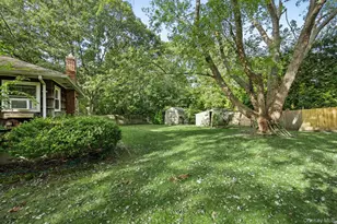 2 Easterly Rd, Hampton Bays, NY 11946 - Photo 23