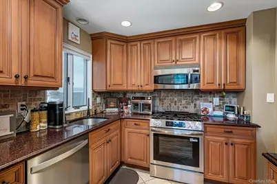 18 Meadow Lark Drive, East Northport, NY 11731 - Photo 11