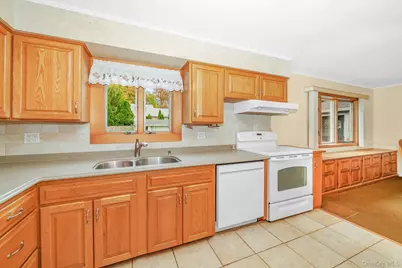 42 Peachtree Lane, Huntington Station, NY 11746 - Photo 15