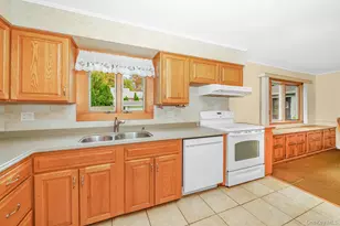 42 Peachtree Ln, Huntington Station, NY 11746 - Photo 15