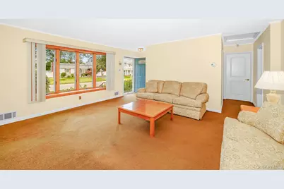 42 Peachtree Lane, Huntington Station, NY 11746 - Photo 7