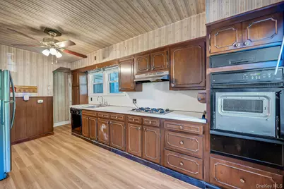 402 Hancock Avenue, Mount Vernon, NY 10553 - Photo 9