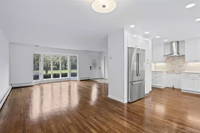 27 Schoenfield Lane, Melville, NY 11747 - Photo 11