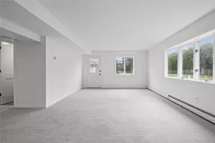 27 Schoenfield Ln, Melville, NY 11747 - Photo 21