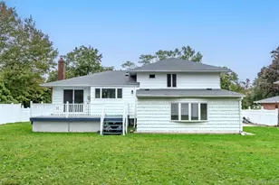 27 Schoenfield Ln, Melville, NY 11747 - Photo 39