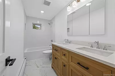 27 Schoenfield Lane, Melville, NY 11747 - Photo 31