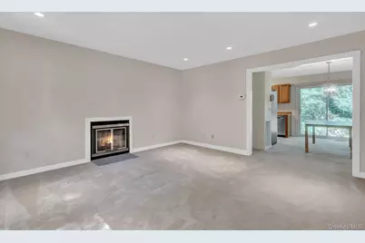 32 Huntington Commons, Yaphank, NY 11980 - Photo 7