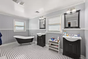 46 Garden City St, Bay Shore, NY 11706 - Photo 13