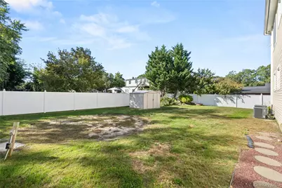 46 Garden City Street, Bay Shore, NY 11706 - Photo 21