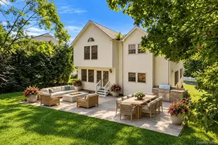 10 Matinecock Ct, Locust Valley, NY 11560 - Photo 31