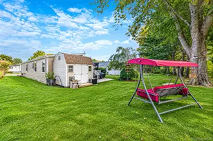 33 Dogwood Ln, Manorville, NY 11949 - Photo 23