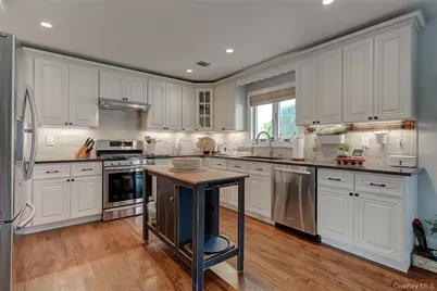 31 Garden Circle, Syosset, NY 11791 - Photo 7