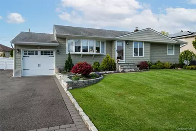 31 Garden Circle, Syosset, NY 11791 - Photo 3