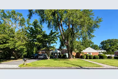 100 Hoover Place, Centerport, NY 11721 - Photo 1