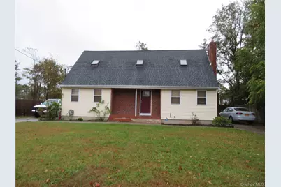 9 Palfrey St, Bay Shore, NY 11706 - Photo 1