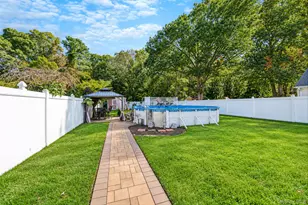 177 N Evergreen Dr, Selden, NY 11784 - Photo 7