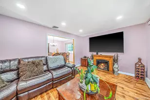 177 N Evergreen Dr, Selden, NY 11784 - Photo 21