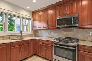 23 Allen Rd, Rockville Centre, NY 11570 - Photo 11