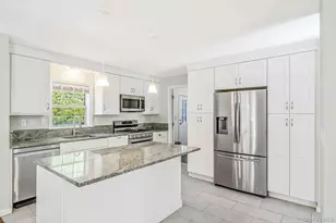1661 Old Country Rd, Riverhead, NY 11901 - Photo 19