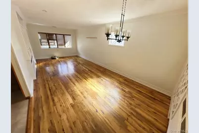 648 Dogwood Avenue, Franklin Square, NY 11010 - Photo 5