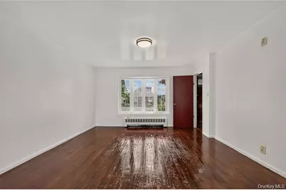 33 N Montgomery Street, Valley Stream, NY 11580 - Photo 7