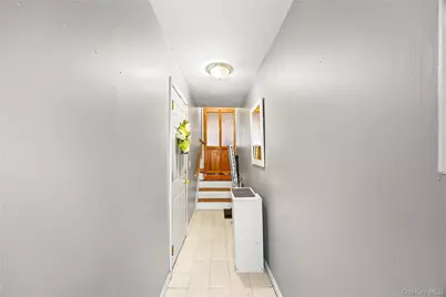 10 Lyndale Lane, New York, NY 10312 - Photo 5