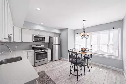 10 Lyndale Lane, New York, NY 10312 - Photo 9