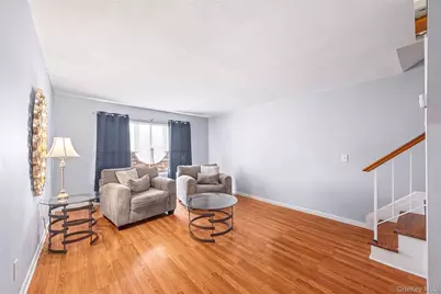 10 Lyndale Lane, New York, NY 10312 - Photo 7