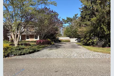 906 Thompson Drive, Bay Shore, NY 11706 - Photo 3