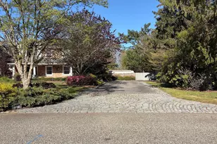 906 Thompson Dr, Bay Shore, NY 11706 - Photo 3