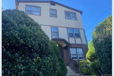 17 Roslyn Drive #Apt. 1, Glen Head, NY 11545 - Photo 1