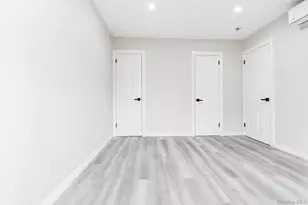 61-10 84th St, Middle Village, NY 11379 - Photo 15