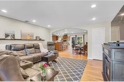 49 Muriel Place, West Sayville, NY 11796 - Photo 5
