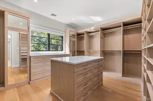 264 Northwoods Rd, Manhasset, NY 11030 - Photo 33