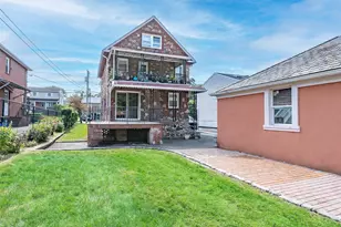 75 Frost Pond Rd, Glen Cove, NY 11542 - Photo 11