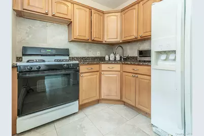 75 Frost Pond Road, Glen Cove, NY 11542 - Photo 5