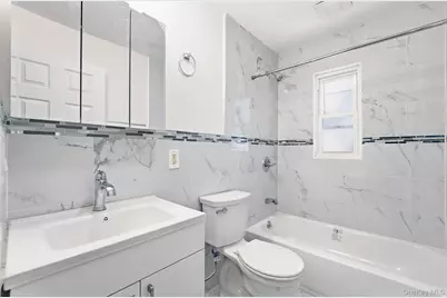 27 Piave Terrace, Lindenhurst, NY 11757 - Photo 11