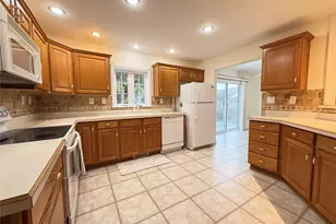 1407 Middle Rd, Calverton, NY 11933 - Photo 11