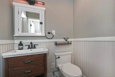 3 Beacon Hill Road, Port Washington, NY 11050 - Photo 19