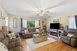 35 Wyant Ave, Ronkonkoma, NY 11779 - Photo 13