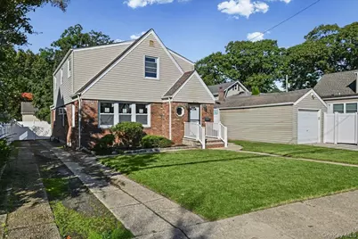 17 President Street, Lynbrook, NY 11563 - Photo 1