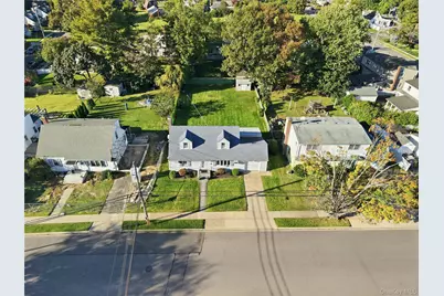 305 W Nicholai Street, Hicksville, NY 11801 - Photo 33